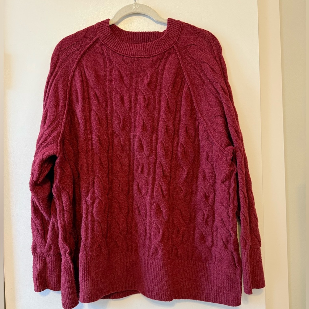 Women's Cable Knit Sweater - Burgundy
